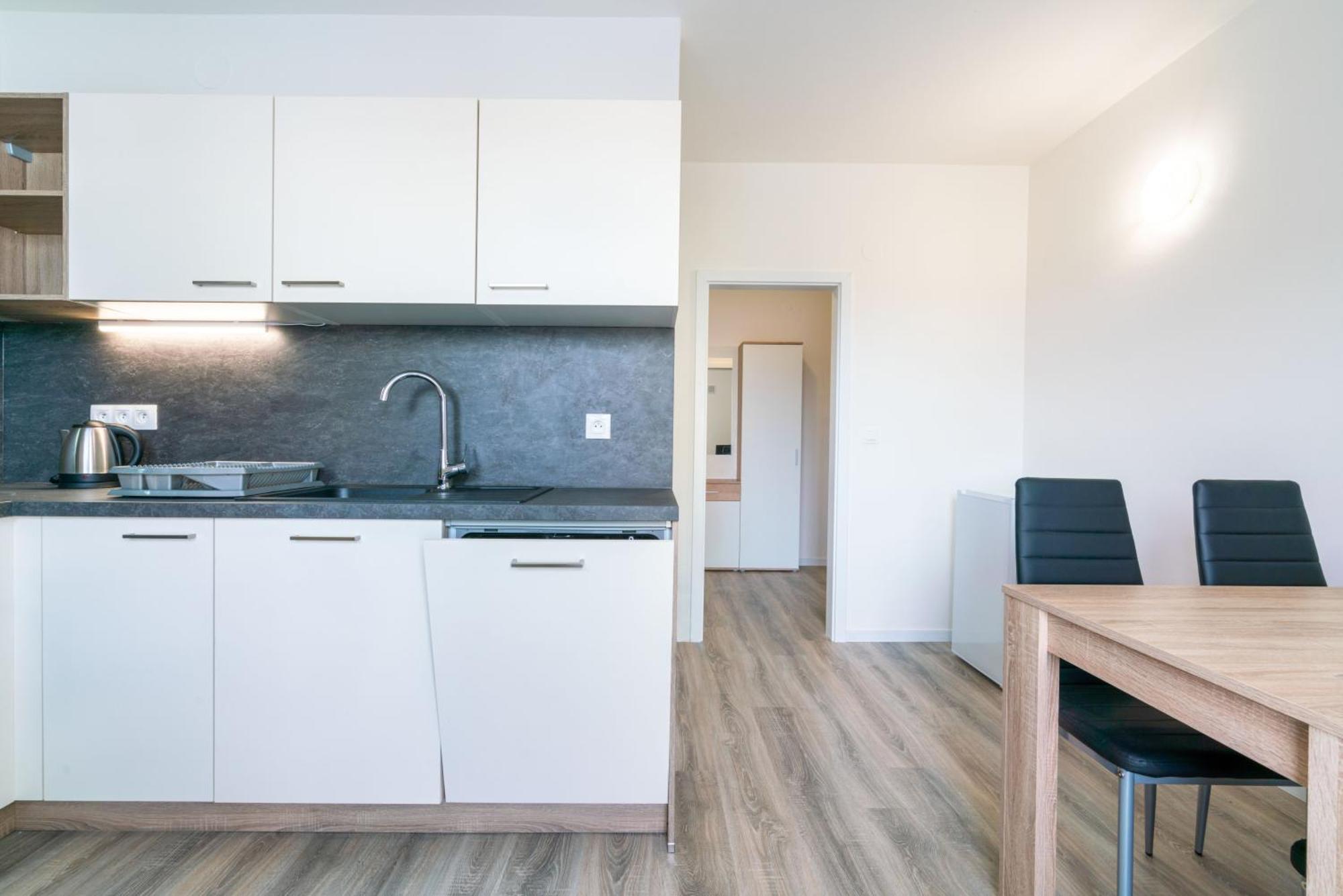 Apartmany Zlatovska Trencin Exterior photo